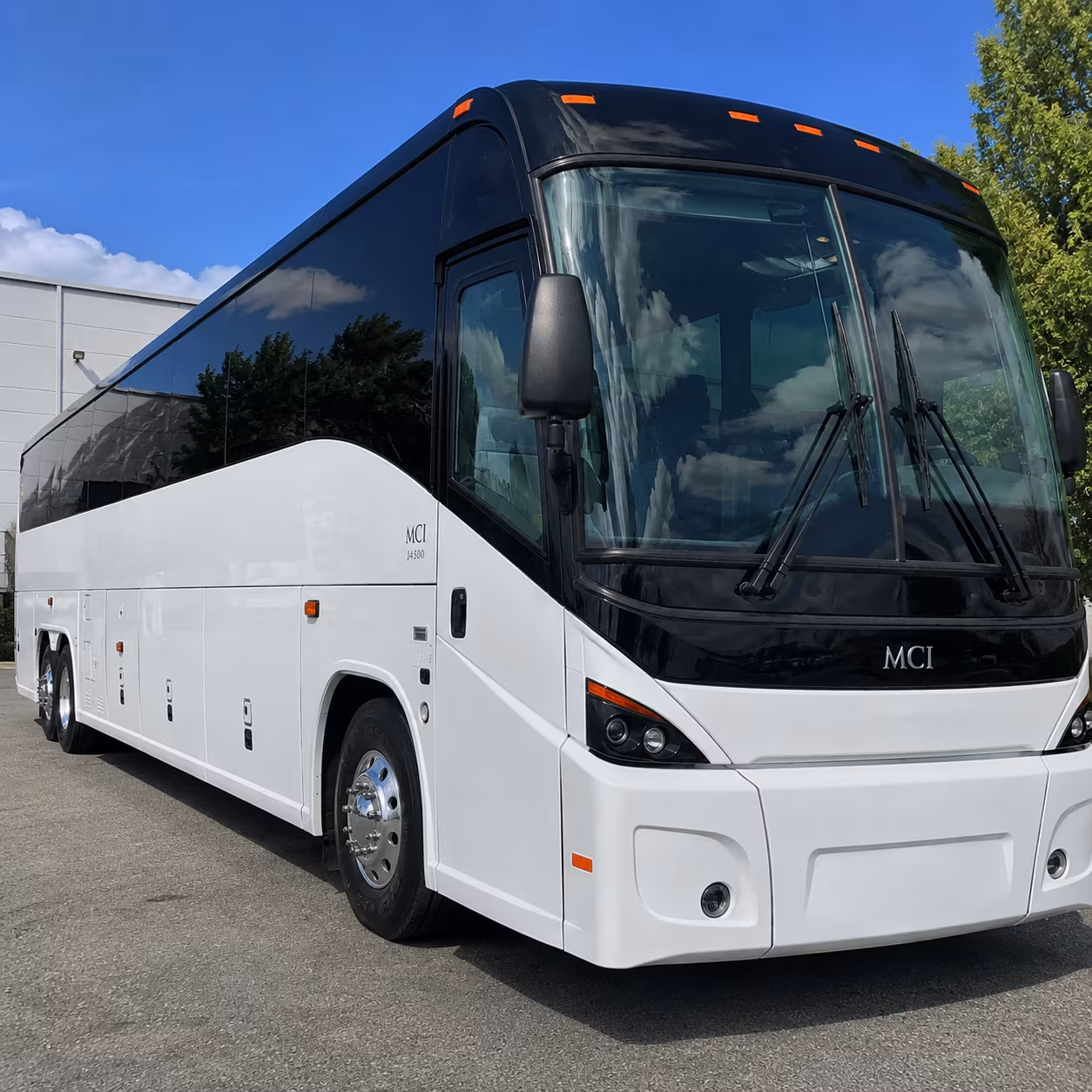 airport shuttle buses to jfk and laguardia from newark all three new york metro airports covered